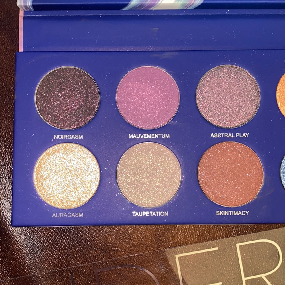 💋BRAND NEW UNDER MY SKIN EYESHADOW PALETTE! - Picture 4 of 7